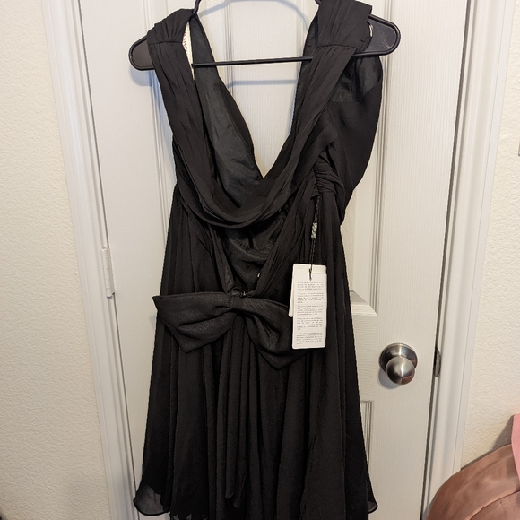 Black dress - Picture 3 of 10